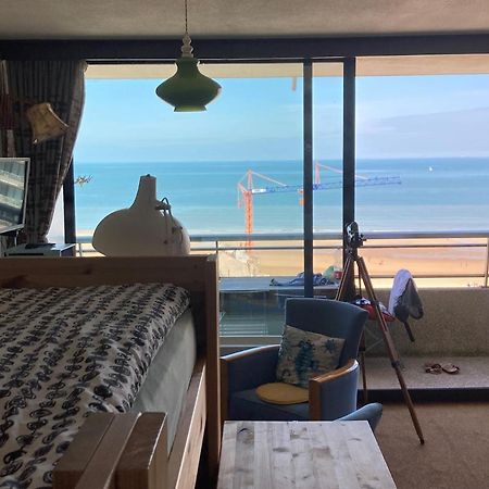 Tiny Apt W/ Balcony And Seaview, Even Out Of Your Bed ! أوستيند المظهر الخارجي الصورة